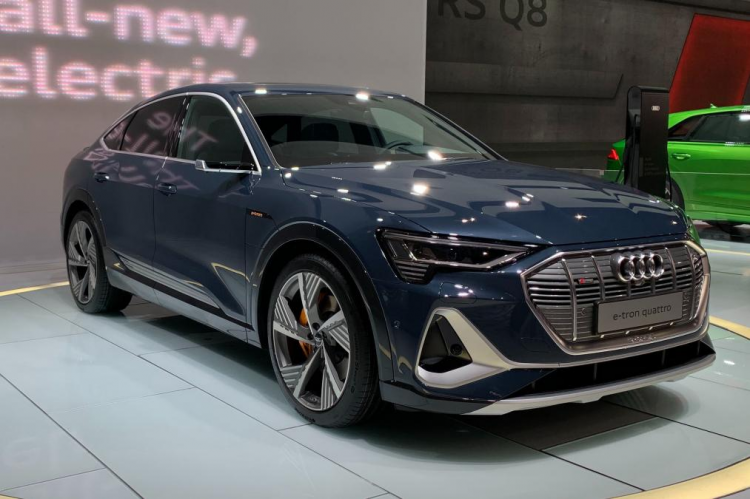 <p><strong>Audi E-Tron Sportback</strong></p>

<p>2019 Los Angeles Otomobil Fuarı'nda yeni modeller dev fuara damga vurdu. Dünya basınını ve otomobil tutkunlarını etkilemeyi başaran lüks marka araçlar yeni modellerini Los Angeles'ta görücüye çıkardı.</p>

