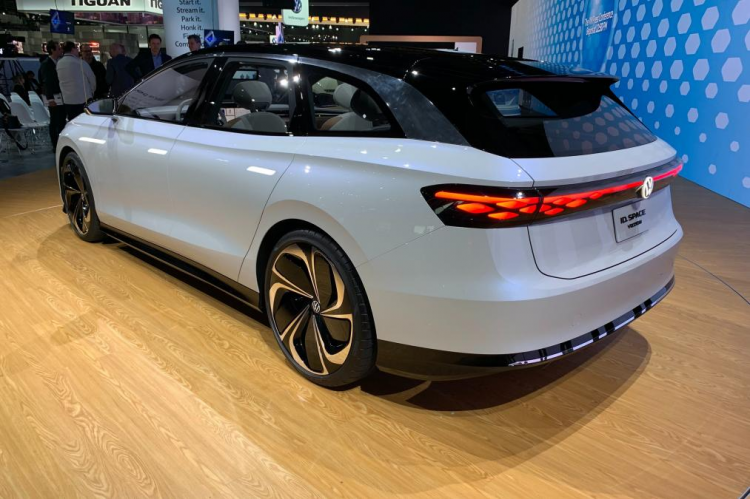 <p>Volkswagen ID. Space Vizzion</p>
