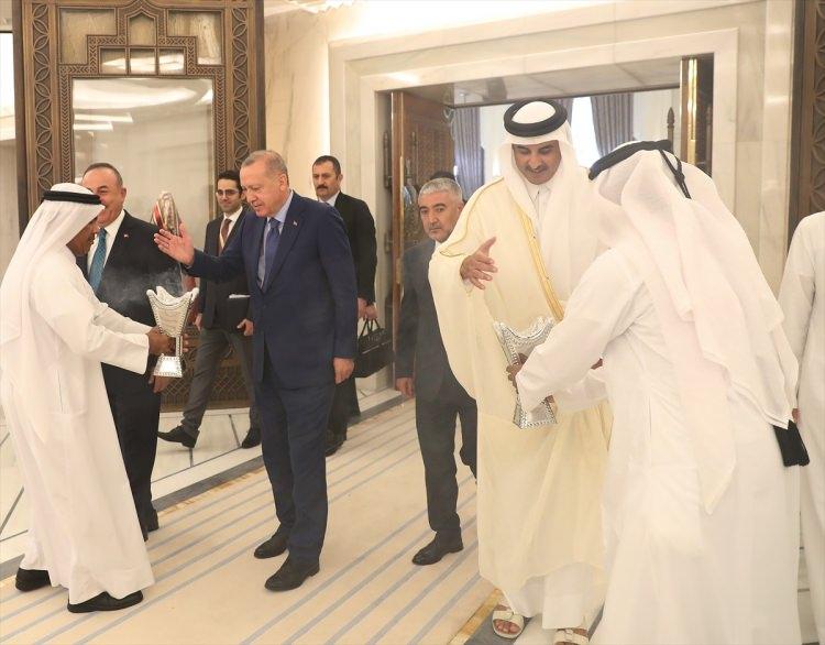 <p>Cumhurbaşkanı Erdoğan ve Katar Emiri Al Sani’nin başkanlık ettiği Türkiye-Katar Yüksek Stratejik Komite 5. Toplantısı’nda Türkiye ile Katar arasında 7 anlaşma imzalandı.</p>
