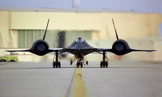 <p>Makaleye göre uçak, deniz seviyesindeki testlerde 32 bin pounddan fazla itme gücü sağlayan J-58 turbojet motorları sayesinde maksimum 3.2 Mach hızına ulaştı.</p>