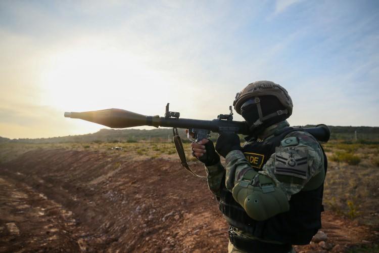 <p>Komutanlığımız halihazırda Hakkari'de terörle mücadele, Suriye'de Fırat Kalkanı ve Barış Pınarı harekatlarında, Afganistan'da kararlı destek misyonu barışı destekleme, Arnavutluk'ta insani yardım harekatı ile Akdeniz Kalkanı Harekatı kapsamında Doğu Akdeniz'de platform koruma görevlerini icra etmeye devam etmektedir."</p>
<p> </p>