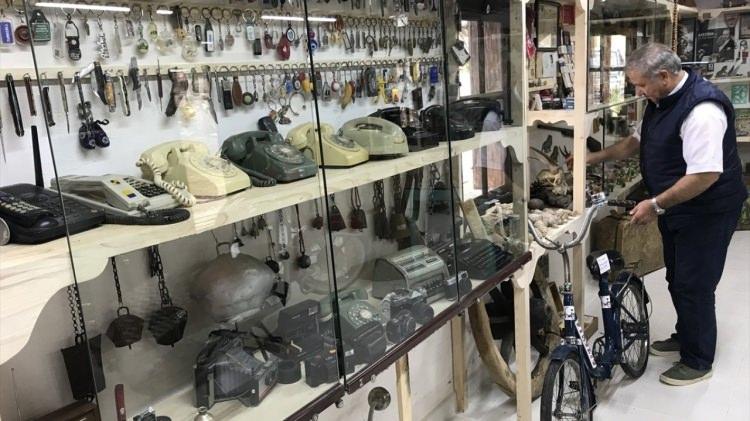 <p>"Gençler çoğunu bilmiyor"</p>
<p>Evinin bodrumunda sakladığı antikaları, bir arkadaşının tavsiyesi üzerine köyünde yaptığı tarihi görünümlü binada sergilemeye başladığını belirten Tunç, "İlgi var.</p>