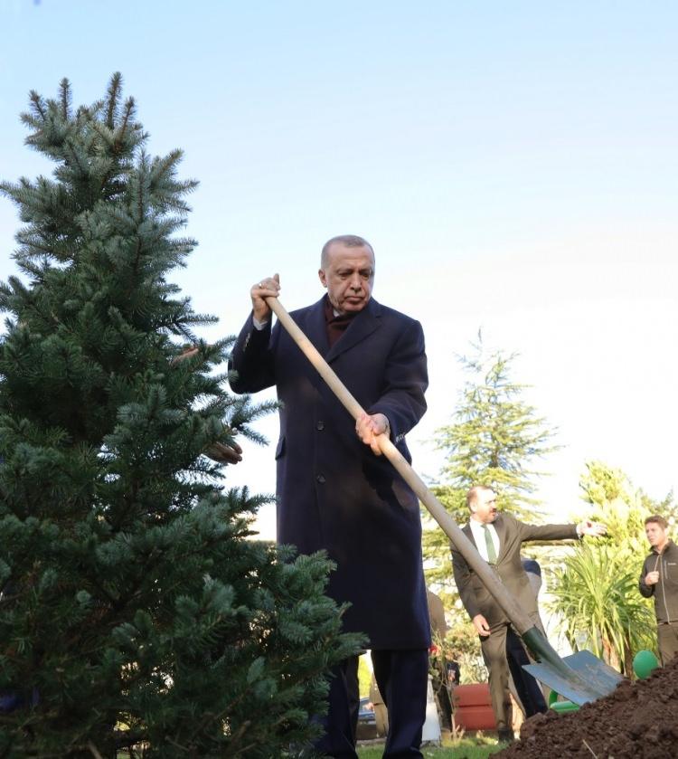 <p>Cumhurbaşkanı Recep Tayyip Erdoğan, Maltepe’de Marmara Üniversitesi Recep Tayyip Erdoğan Külliyesi’nin temel atma törenine katıldı.</p>
