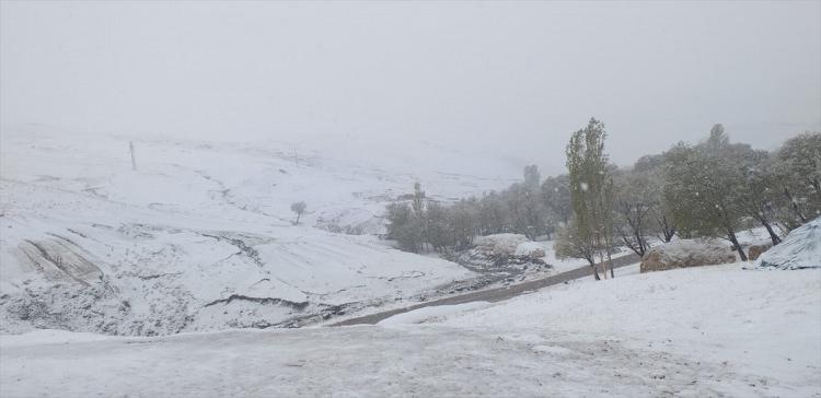 <p>Okula gitmek için sabah evden çıkan öğrenci ve vatandaşlar, kara hazırlıksız yakalandı.</p>

<p> </p>
