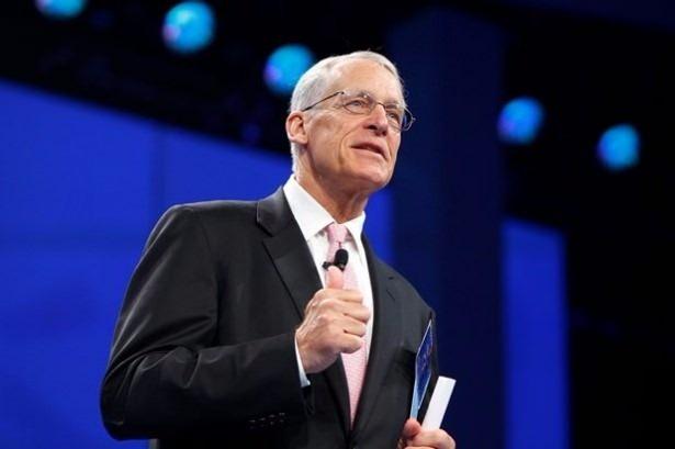 <p><strong>S. Robson Walton</strong><br />
<br />
ABD'de marketler zinciri Wal-Mart'ın ortaklarından olan S. Robson Walton 30.5 milyar dolar servete sahip. <br />
<br />
Ülke: ABD </p>