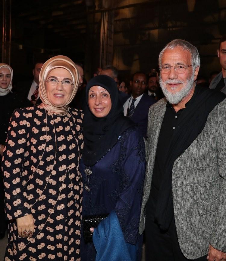 <p>Emine Erdoğan, yürüttüğü Barış Treni Projesi’yle  ‘Yaşam Boyu Başarı Ödülüne’ layık görülen sanatçı Yusuf İslam'a ödülünü takdim etti.</p>
