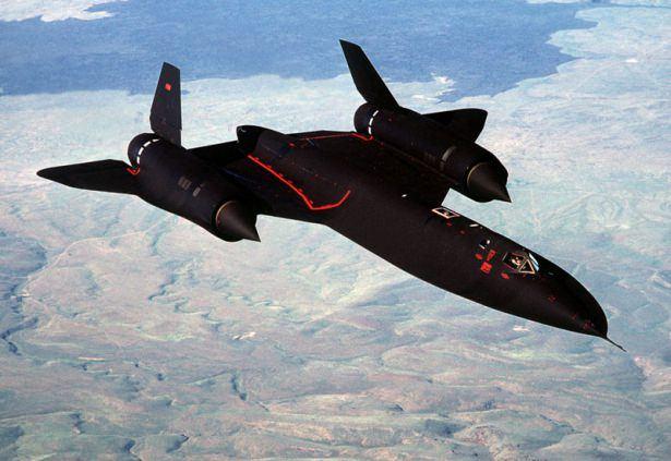 <p>1966 yılında RS-71 ismiyle üretilen uçak, dönemin ABD başkanı Johnson’un yanlış telaffuzundan dolayı ismi SR-71 olarak kaldı.</p>
