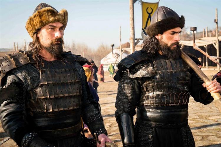 <p>Burada Engin Altan Düzyatan ile başrol oynayan Sönmez tarihi karakter olan Bamsı'yı canlandırdı. </p>