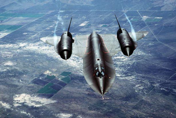 <p>Bu başarının adı, firmanın Skunk Works bölümünde Kelly Johnson tarafından tasarlanan ünlü yüksek irtifa Mach 3 (sesten 3 kat hızl) hızındaki keşif uçağı olan 'SR-71 Blackbird'</p>
