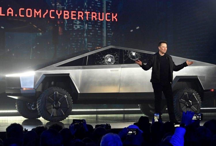 <p>lon Musk tarafından tanıtımı yapılan ve tanıtım sırasında demir bilye ile camlarının kırılması nedeniyle alay konusu olan  Cybertruck bu sefer de konsept tasarımlarla gündeme geldi.</p>
