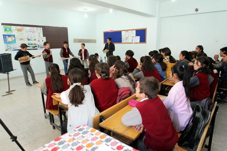 <p>Öğrencilerin verdikleri konserlerle okula ayrı bir hava kattığını aktaran Çiftçi, şunları kaydetti:</p>
<p> </p>
