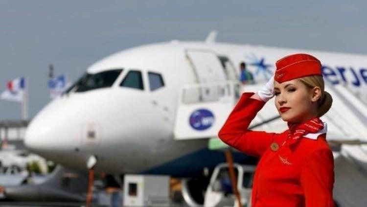<p><strong>UÇAKLARDA EN ÇOK TÜKETİLEN İÇECEK NEDEN DOMATES SUYU?</strong></p>

<p>Pek çok havayolu şirketinin açıkladığı rakamlara göre hava en çok tüketilen içecek domates suyu. Örneğin Luftansa her yıl yolcularına 1.7 milyon litre domates suyu ikram ediyor. Peki bunun nedeni ne?</p>
