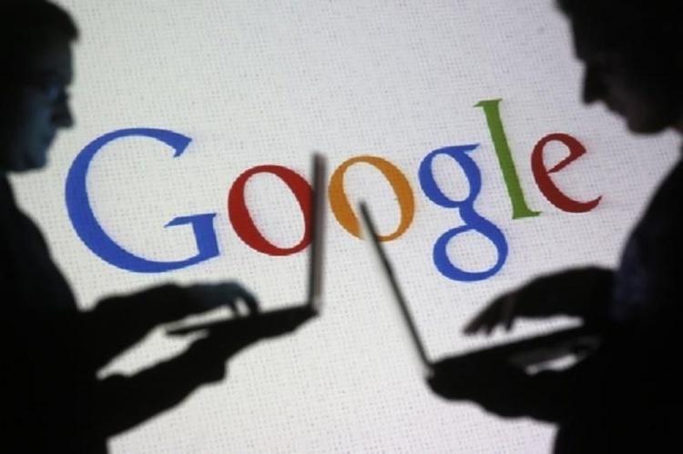 <p><strong>GOOGLE'IN İLK ADINI BİLİYOR MUSUNUZ?</strong></p>

<p>Bugüne neredeyse hayatımızın her alanında olan internet devi Google'ın ilk adı 'BackRub'dı. </p>

<p>Kurucular Larry Page ve Sergey Brin 15 Eylül 1997 yılında platformun adını Google'a çevirerek resmi kaydını da bu isimle yaptı.</p>
