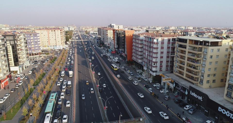 <p><strong> İstanbul’dan gelen misafirlerimiz, İstanbul’un hiçbir yerinde böylesi güzel sitelerin olmadığını söyledi. Geniş kullanım, yeşil alanıyla bir yaşam merkezi haline dönüştürüyor o siteleri, dünyanın çok nadir yerlerinde bu şekilde siteler vardır. </strong></p>