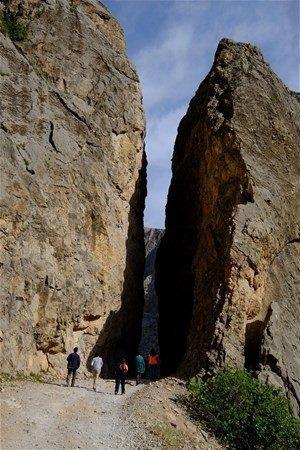 <p>Taş yol, yıllar sonra da olsa Kemaliye'yi Erzincan-Sivas karayoluna bağlamış. </p>

<p> </p>
