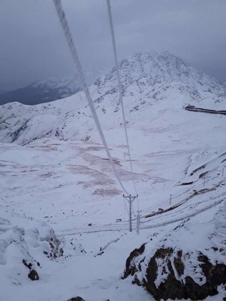 <p>Valilik, belediyeler ve ilgili diğer tüm kurumlarla olan koordinasyonumuz kış dönemi süresince de devam edecektir. Meteorolojinin bölgemiz için yaptığı uyarıları da dikkate alarak arıza bakım ve onarım ekiplerimiz ile çağrı merkezi çalışanlarımızın vardiyalarını düzenlemekteyiz.</p>