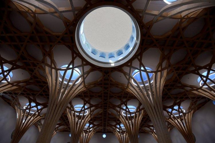 <p>Yusuf İslam bu projede, Şeyh Abdulhakim Murad bu projede, Diyanet İşleri Başkanlığımızdan Doktor Selim Argun hocamız bu projede. Sayın İbrahim Kalın bu projede.</p>