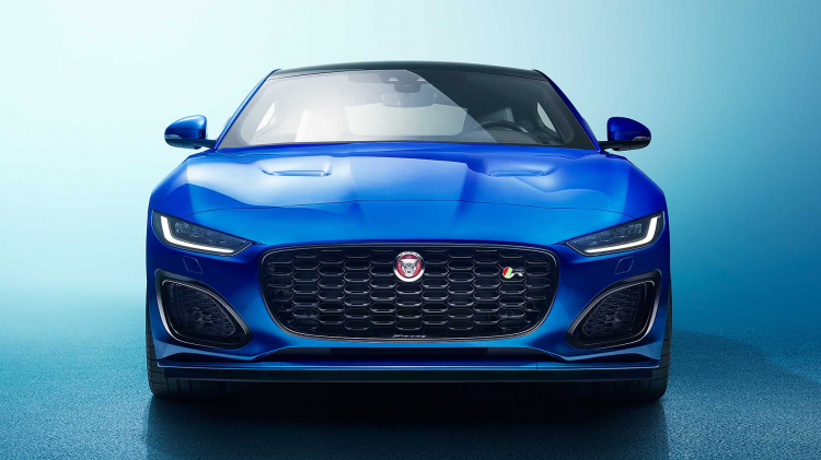 <p>Makyaj öncesinden bildiğimiz 2.0 turbo benzinli I4 (sıralı 4 silindir) ve süperşarjlı 3.0 V6 yola hiçbir değişiklik görmeden devam ederken yine süperşarjlı 5.0 V8'de minik değişimler söz konusu. </p>
