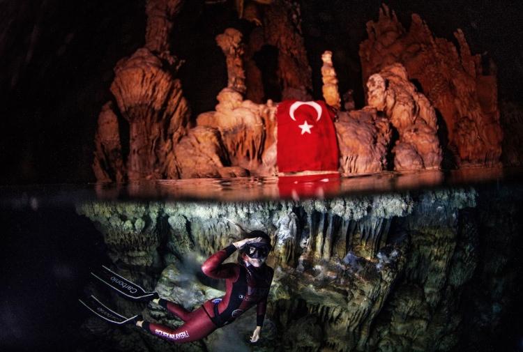 <p><a href="https://aa.com.tr/yilinfotograflari/"><span style="color:#FFFF00"><strong>OY KULLLANMAK İÇİN TIKLAYINIZ</strong></span></a></p>
