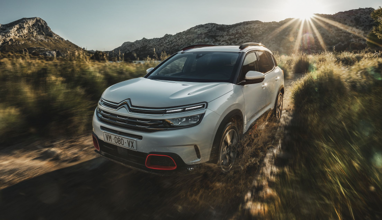 <p><strong>CITROEN</strong></p>

<p>Yeni Citroën C5 Aircross SUV, 205.000 TL'den başlayan fiyatlarla ve 40.000 TL'ye özel 12 ay %0,99 faiz seçeneğiyle sunuluyor.</p>
