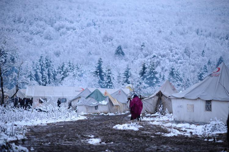 <p>Kamptaki Türk Kızılay çadırlarının işlerini bir nebze de olsa kolaylaştırdığını kaydeden Ahmed, "Allah Türkiye'den razı olsun. Bu çadırlar da olmasaydı burası çok daha kötü olurdu." ifadelerini kullandı.</p>
