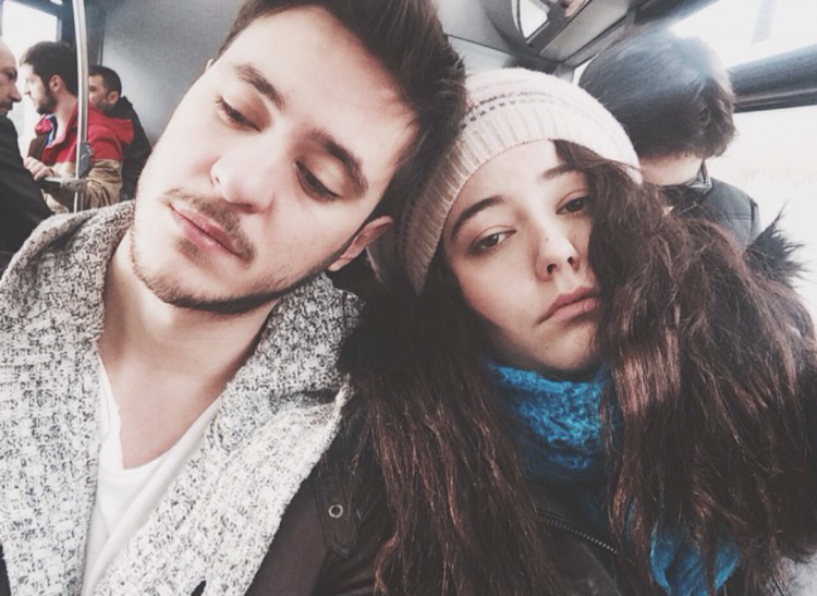 <p>Tanınması ise kendisi gibi ünlü olan Pelin Akıl, sayesinde oldu.</p>