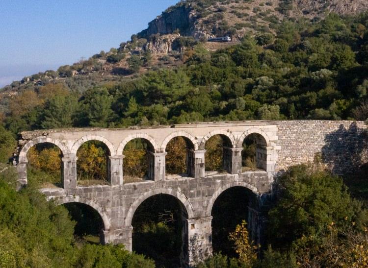 <p>"Daha ekonomik"</p>
<p> </p>
<p>Zeynep Çalışkan ise demir yolunu daha güvenli ve rahat bulduğunu aktardı.</p>
<p> </p>
<p>Öğrenci olduğunu ifade eden Çalışkan, "Ara sıra arkadaşlarımla böyle yolculuklar yapıyorum ve genelde de treni tercih ediyorum. Tren her açıdan daha iyi bence öncelikle güvenli, trenle yolculuk yapmayı seviyorum. Fiyatları çok uygun bu anlamda herkese öneriyorum." diye konuştu.</p>
<p> </p>
<p>İnci Bozkurt seyahat etmeyi sevdiğini ve trenle yolculuk yapmanın ayrı bir güzelliği olduğunu söyledi.</p>