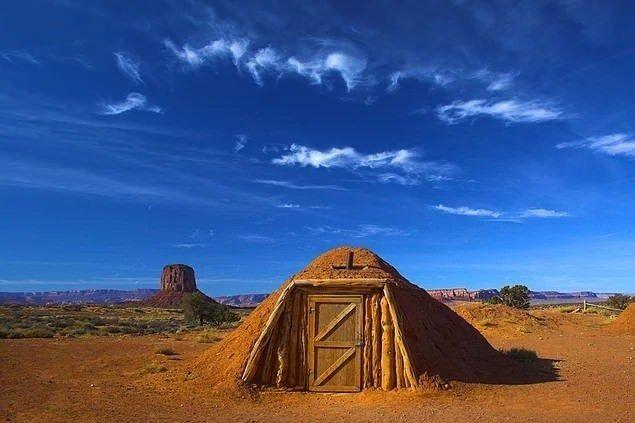 <p><strong>Hogan, Arizona</strong></p>
