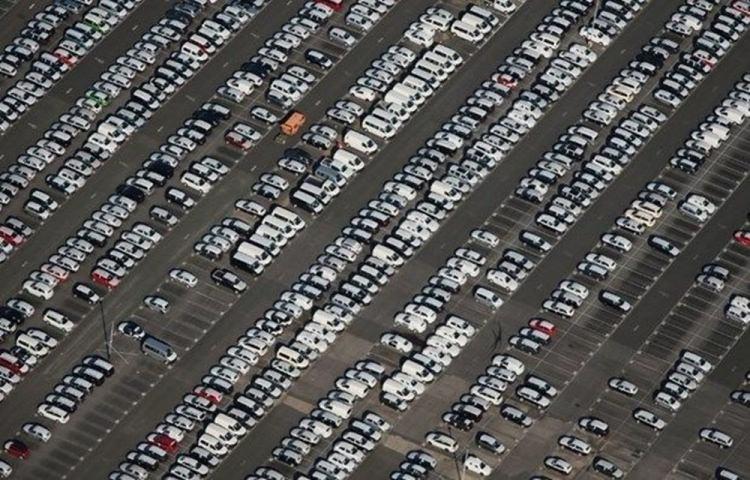 <p>Otomobil satışları, 2019 yılı on ayı sonunda geçen yıla göre %29,17 oranında azalarak 268.624 adet oldu. Geçen yıl aynı dönemde 379.274 adet satış yaşanmıştı.</p>

<p>Hafif ticari araç pazarı, 2019 yılı Ocak-Ekim döneminde geçen yıla göre %41,6 azalarak 61.760 adet oldu. 2018 yılı aynı dönemde 105.753 adet satış gerçekleşmişti.</p>
