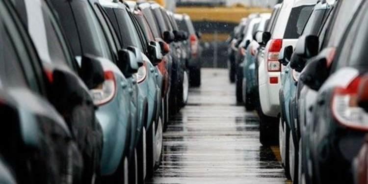 <p>Ekim ayı sonuna göre, 1600cc altındaki otomobil satışlarında %30,6 , 1600-2000cc aralığında motor hacmine sahip otomobil satışlarında %39,2 ve 2000cc üstü otomobillerde ise %29,4 azalış görüldü.</p>

<p>2019 yılı on aylık dönemde 85kW altı 35 adet ve 121kW üstü 118 adet, toplam 153 adet elektrikli otomobil satışı gerçekleşti.</p>
