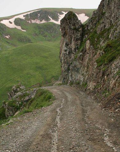 <p><strong>Uzungöl Yolu</strong></p>

<p>Uzungöl Yolu, Trabzon'un Çaykara ilçesinde bulunan 1125 metre yükseklikteki bir dağ gölü yoludur.</p>
