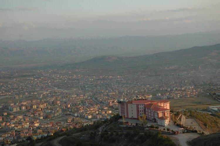 <p>21- ADANA<br />
<br />
Genel Endeks Puanı: 50,23<br />
<br />
20- KARABÜK<br />
<br />
Genel Endeks Puanı: 50,31<br />
<br />
19- ELAZIĞ<br />
<br />
Genel Endeks Puanı: 50,53</p>
