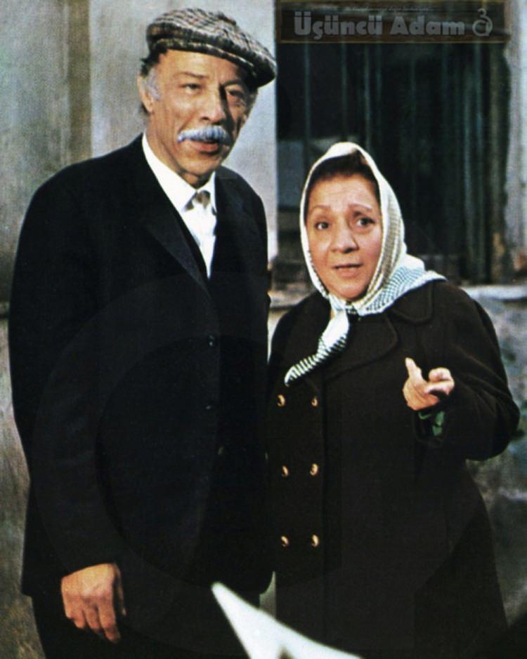 <p>TRT'de 1980 yılında TRT Ankara Televizyonu prodüktörlerinden İlhan Şengün'ün (1946-2003) yapımcısı olduğu Uykudan Önce isimli çocuk programıyla birlikte masalcı teyze diye anılmaya başladı.</p>