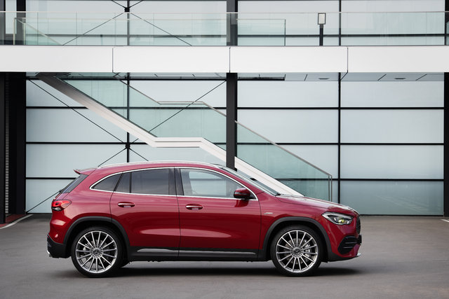<p>Yeni GLA’nın 35 AMG modeli de olacak. Standart versiyona göre daha performanslı ve daha agresif olacak bu otomobil tipik AMG otomobili formunda olacak. </p>
<p> </p>