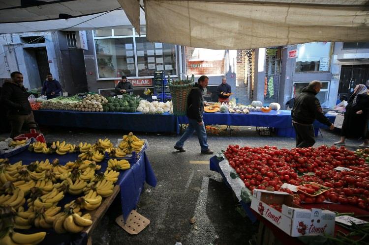 <p>Bazıları eksik veriyor, bazısı fazla. 'Bu hafta sen bu kadar verdin, geçen hafta bu kadar verdin. Neden aynısını vermiyorsun?' demiyorum. Müsait olmayabilir. Adam her zaman aynı parayı verecek hali yok." ifadelerini kullandı.</p>
