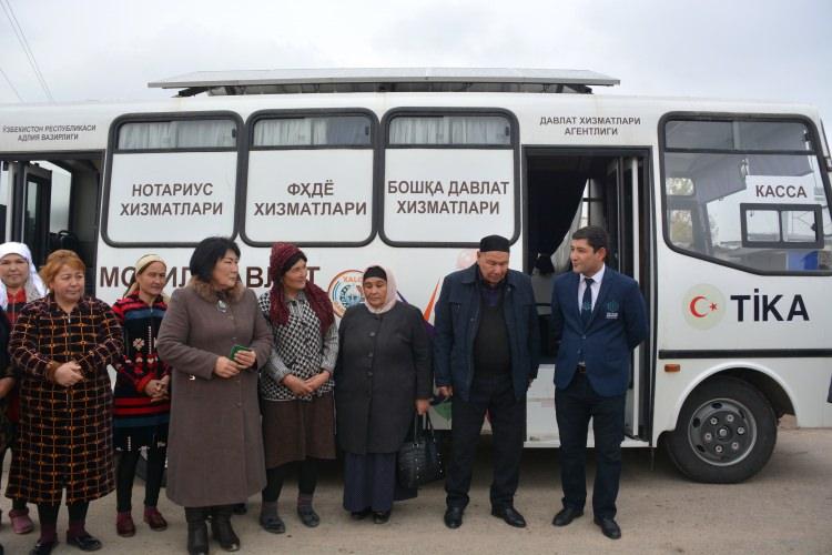 <p>TİKA'nın geçen yıl Özbekistan Adalet Bakanlığına bağlı Devlet Hizmetleri Ajansına hediye ettiği 20 mobil ofis aracı sayesinde ülkenin en uzak köşelerinde devlet hizmetleri verilebiliyor.</p>
