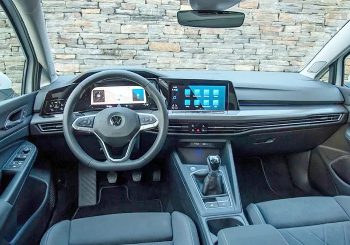 <p><strong>Yeni Golf’te 0,275’e düşürülen sürtünme katsayısı sayesinde, şu ana kadarki en sessiz ve konforlu sürüş özellikleri elde edilmiş. Golf 8. nesliyle, daha net, daha düzenli ve tamamen dijitalleştirilmiş devrim niteliğinde yepyeni bir iç kokpit ile pazara sunuluyor.</strong></p>
<p> </p>