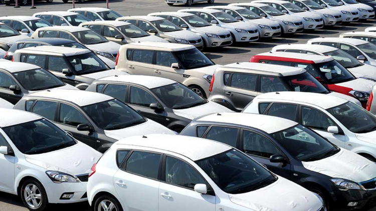 <p>Otomotiv Distribütörleri Derneği (ODD) verilerine göre, Türkiye otomobil ve hafif ticari araç toplam pazarı, 2019 yılı on bir aylık dönemde bir önceki yılın aynı dönemine göre %28,47 azalarak 388.560 adet olarak gerçekleşti. </p>
