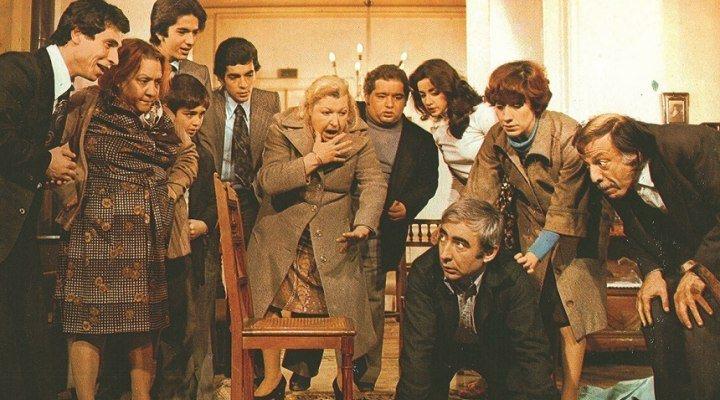 <p><strong>Neşeli Günler</strong></p>

