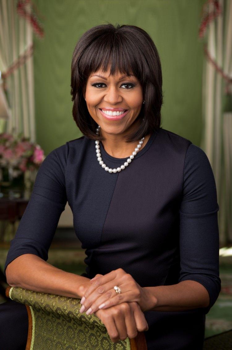 <p>Sempatikliği ile kadınların sevgisini kazanan Michelle Obama, özel mülkünün kapısını sevenlerine açtı.</p>