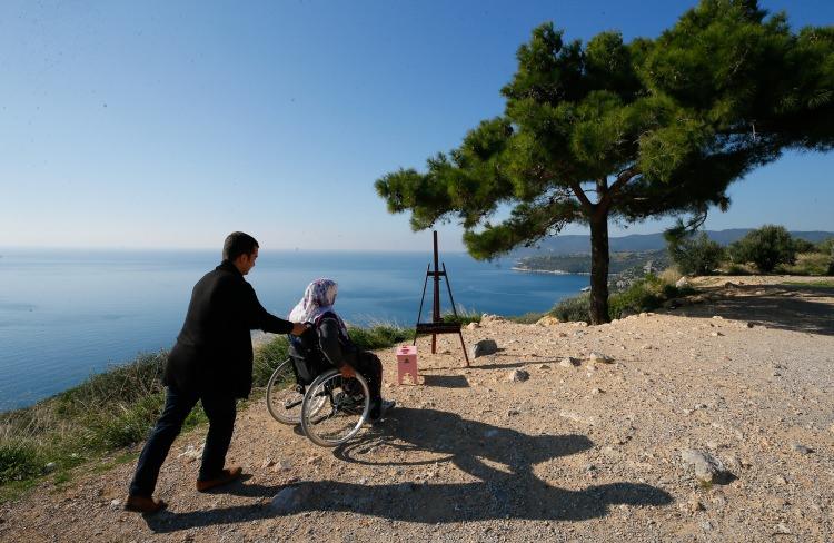 <p><strong>"Fırça ve boyalarımla içimi döktüm"</strong></p>

<p> </p>

<p>Baradan Koyu'nda dağlardaki ağaçları ve uçsuz bucaksız denizi tuvale aktaran Kaya, doğa ve resme sevdasını anlattı.</p>
