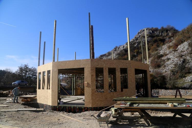 <p>KUZKA Genel Sekreteri Serkan Genç de bölgedeki ekonomik potansiyeli harekete geçirerek sosyal refahın artırılması amacıyla 2019 yılı Turizm Altyapısının Geliştirilmesi Mali Destek Programı'nı hayata geçirdiklerini anlattı.</p>