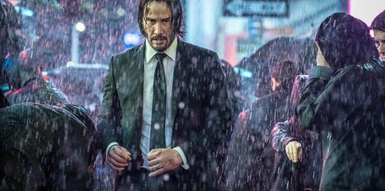 <p>Keanu Reeves'in ünlü tetikçi John Wick'e hayat vermeye devam edeceği John Wick 4'te ise Ian McShane, Laurence Fishburne gibi isimlerin karakterlerine dönmesi ve Chad Stahelski'nin yönetmen koltuğunda oturmaya devam etmesi bekleniyor.</p>
