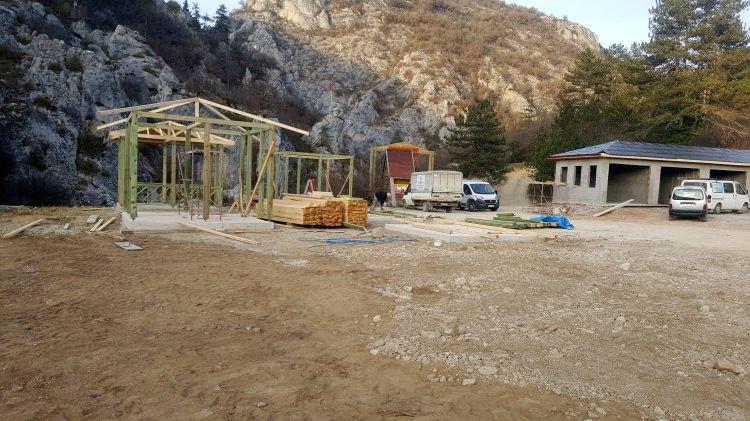 <p>Doğa Koruma ve Milli Parklar 10. Bölge Müdürü Hasan Başyiğit de bitme aşamasına gelen yürüyüş yolunun kanyona önemli bir değer kattığını dile getirerek, "Burası çok sayıda turistin, doğaseverin ziyaret etmek istediği önemli bir cazibe merkezi olacaktır. Mesire alanı projesinin tamamlanmasıyla önemli bir eksik ortadan kalkacak ve bölgenin değeri daha da artacak." dedi.</p>

