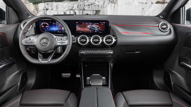 <p>GLA 35 4MATIC AMG’de ise 2 litrelik 4 silindirli motor ve 8 ileri AMG Speedshift çift kavramalı şanzıman görev alacak. Bu motor ise A35’te olduğu gibi 306 beygir güç, 400 Nm tork üretecek.</p>

<p> </p>
