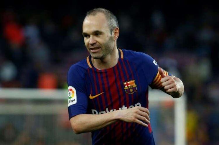 <p><strong>Andrés Iniesta:</strong> (2009, 10, 11, 12, 15, 16) Xavi'nin partneri Iniesta da bu listenin vazgeçilmezleri arasında. İspanyol yıldız, tam 6 kez en iyi 11'de yer aldı.</p>

<p> </p>
