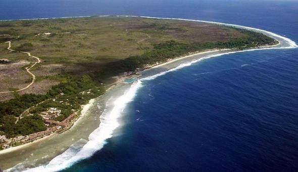 <p>Nauru halkı geçimini buradaki verimli topraklarda yetişen başlıca hindistan cevizi olmak üzere tropikal meyvelerden, sebzelerden ve kuş artıklarından meydana gelen mineral bakımından çok zengin ‘guano’ rezervlerinden sağlıyor.</p>

<p> </p>
