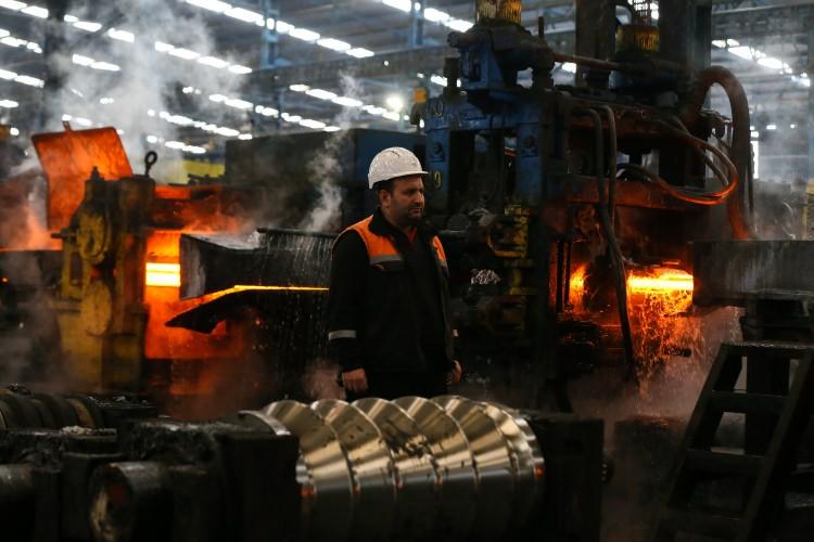 <p>Kocaer Haddecilik'in ise üç fabrikada 750 çalışan ve toplam 800 bin ton çelik profil üretim kapasitesine ulaştığını belirten Timurhan, özellikle enerji nakil kuleleri, maden tünellerinin tahkimat profilleri, otoyol tünelleri, çelik konstrüksiyon köprü ve bina projeleri için üretim yaptıklarını aktardı. </p>

<p> </p>
