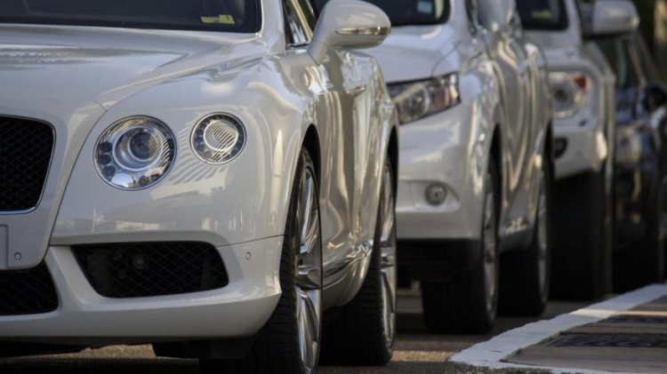 <p>2019 Kasım ayı sonunda otomobil pazarı kasa tiplerine göre değerlendirildiğinde, en çok tercih edilen gövde tipi yine Sedan otomobiller (%50,5 pay, 159.829 adet) oldu. Sedan otomobilleri %24,3 pay ve 76.771 adet satış ile SUV ,%21,4 pay ve 67.820 adet satış ile H/B kasa tipindeki otomobiller takip etti.</p>