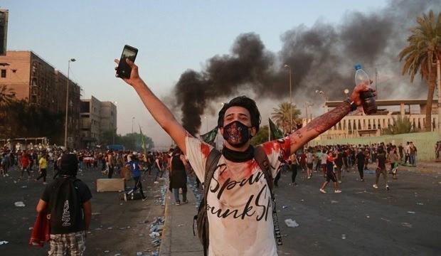 <p>1 Ekim</p>
<p>- Irak'ta işsizlik, yolsuzluk ve kamu hizmeti yetersizliğini protesto etmek amacıyla başlayan gösterilerde en az 450 kişi öldü, 19 binden fazla kişi yaralandı.</p>